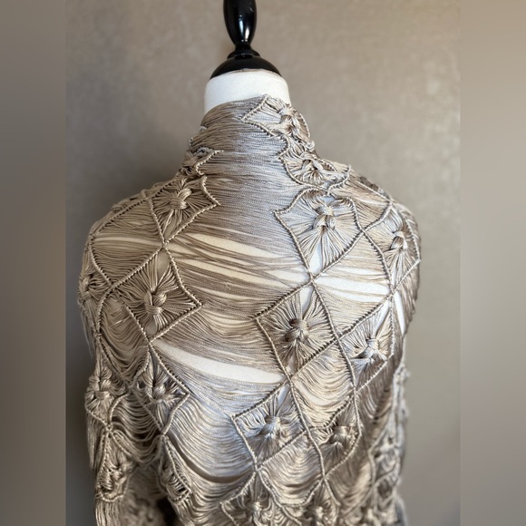 Chico’s Gorgeous shrug - Picture 6 of 9